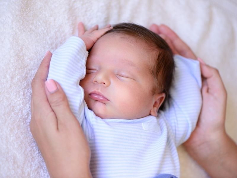Vacinas para familiares de recem nascidos como proteger o bebe nos primeiros meses de vida